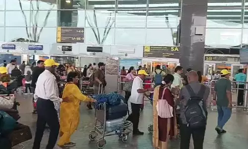 Karnataka Bandh : सुबह-सुबह एयरपोर्ट पर पहुंचे यात्री