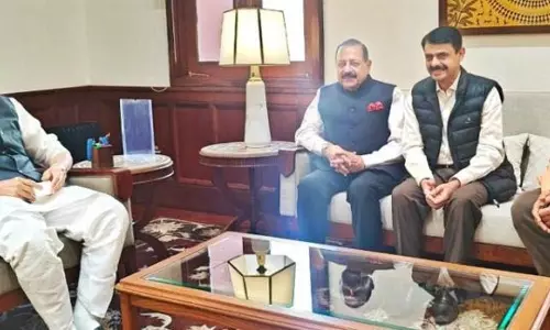 Jammu: डॉ. जितेन्द्र, जुगल-सतीश ने राजनाथ से मुलाकात की
