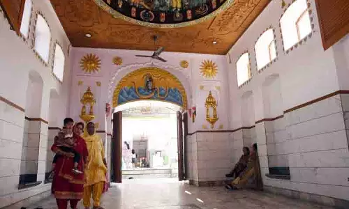 500 साल पुराने Sangla वाला शिवाला में सैकड़ों श्रद्धालु आते हैं 500 साल पुराने Sangla वाला शिवाला में सैकड़ों श्रद्धालु आते हैं