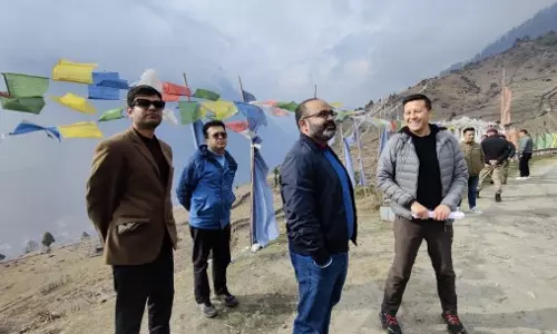 Sikkim : जीएलओएफ से हुए नुकसान का निरीक्षण करने और वाइब्रेंट विलेज कार्यक्रम के लिए