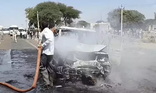 BREAKING: बोलेरो और बाइक की भीषण टक्कर, दो की दर्दनाक मौत BREAKING: बोलेरो और बाइक की भीषण टक्कर, दो की दर्दनाक मौत