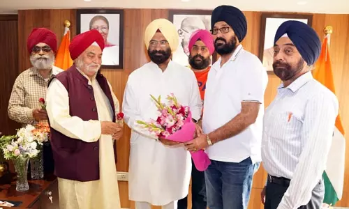 Jammu: नलवा ने मनजिंदर सिंह सिरसा से मुलाकात की Jammu: नलवा ने मनजिंदर सिंह सिरसा से मुलाकात की