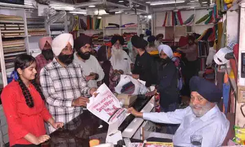 Amritsar: किताबें और यूनिफॉर्म खरीदने के लिए भीड़ बढ़ने लगी