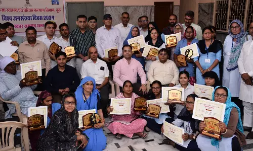 Churu: परिवार नियोजन के क्षेत्र में उत्कृष्ट कार्य करने वाले कार्मिकों को किया सम्मानित Churu: परिवार नियोजन के क्षेत्र में उत्कृष्ट कार्य करने वाले कार्मिकों को किया सम्मानित