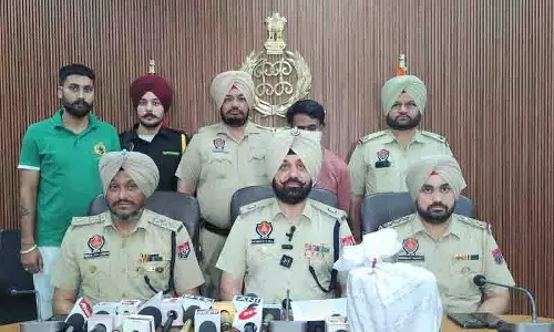 Amritsar: 4.5 किलोग्राम हेरोइन के साथ ड्रग तस्कर गिरफ्तार Amritsar: 4.5 किलोग्राम हेरोइन के साथ ड्रग तस्कर गिरफ्तार
