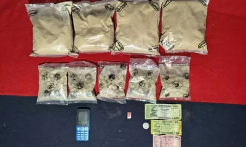 BSF ने भारत-बांग्लादेश सीमा पर 6.77 करोड़ रुपये मूल्य की हेरोइन जब्त की BSF ने भारत-बांग्लादेश सीमा पर 6.77 करोड़ रुपये मूल्य की हेरोइन जब्त की
