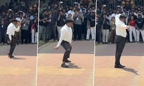 Viral Video: छात्रों के सामने टीचर के शानदार डांस मूव्स ने जीता नेटीजेंस का दिल Viral Video: छात्रों के सामने टीचर के शानदार डांस मूव्स ने जीता नेटीजेंस का दिल