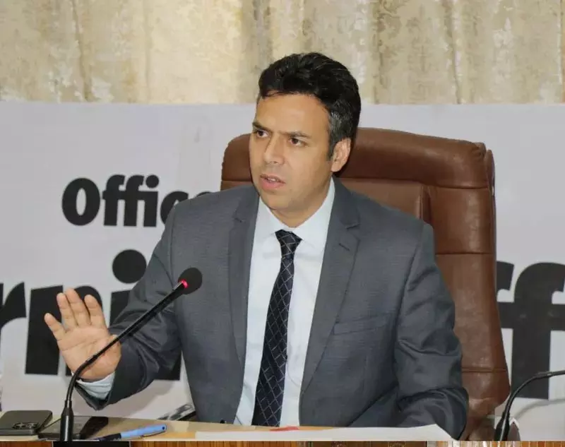 DC Srinagar जिम्मेदारी से पानी के उपयोग का आग्रह किया DC Srinagar जिम्मेदारी से पानी के उपयोग का आग्रह किया