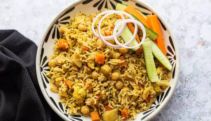 Kabuli Chana Pulao: अगर आपके घर अचानक कोई मेहमान आ जाए तो उसे खिलाएं ये लाजवाब डिश Kabuli Chana Pulao: अगर आपके घर अचानक कोई मेहमान आ जाए तो उसे खिलाएं ये लाजवाब डिश