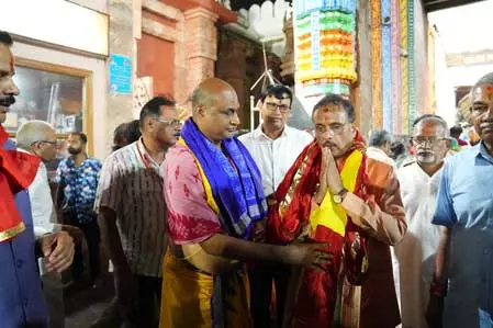 दिनेश शर्मा ने भगवान जगन्नाथ के किए दर्शन, शांति और समृद्धि की कामना की दिनेश शर्मा ने भगवान जगन्नाथ के किए दर्शन, शांति और समृद्धि की कामना की