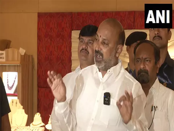 Bandi Sanjay ने विपक्ष पर किया तीखा हमला Bandi Sanjay ने विपक्ष पर किया तीखा हमला