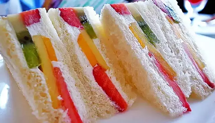 Fruit Sandwich: बच्चों को देना चाहते हैं स्वादिष्ट और हेल्दी नाश्ता, तो चुनें ये Fruit Sandwich: बच्चों को देना चाहते हैं स्वादिष्ट और हेल्दी नाश्ता, तो चुनें ये