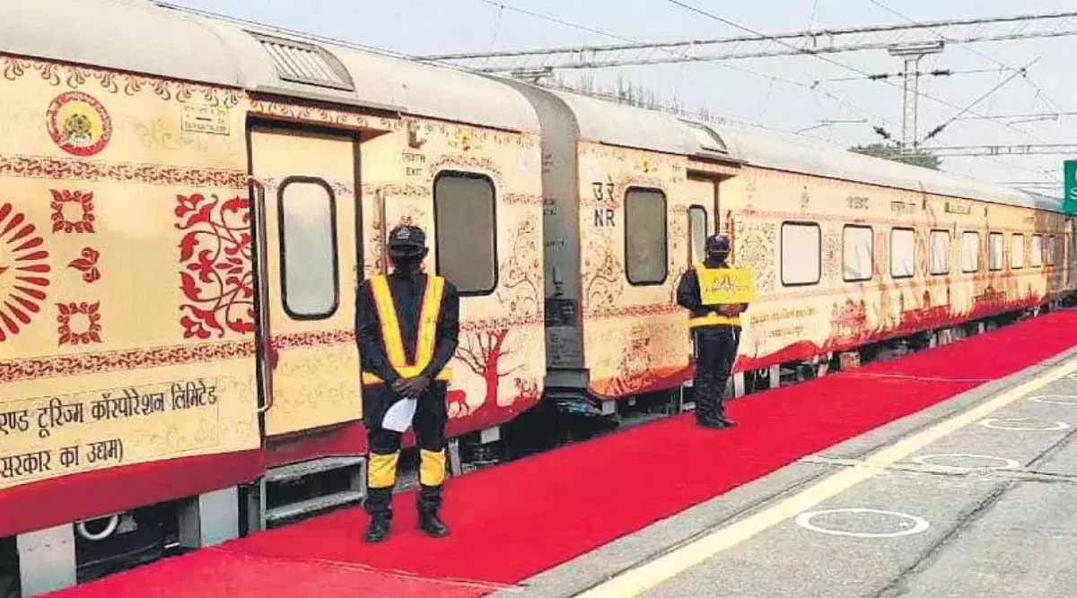 Bharat Gaurav Train : नया मार्ग, 7 ज्योतिर्लिंगों का कराएगी दर्शन Bharat Gaurav Train : नया मार्ग, 7 ज्योतिर्लिंगों का कराएगी दर्शन