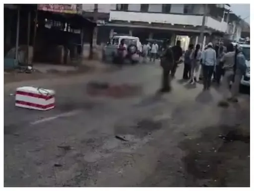 तेज रफ्तार ट्रक ने मॉर्निंग वॉक पर निकले शख्स को रौंदा, शव के उड़े चिथड़े तेज रफ्तार ट्रक ने मॉर्निंग वॉक पर निकले शख्स को रौंदा, शव के उड़े चिथड़े