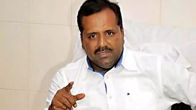 उन्हें अपनी गलती का एहसास होने के बाद अपील करने दीजिए, फिर मैं निलंबन अवधि कम कर दूंगा: स्पीकर यूटी खादर उन्हें अपनी गलती का एहसास होने के बाद अपील करने दीजिए, फिर मैं निलंबन अवधि कम कर दूंगा: स्पीकर यूटी खादर