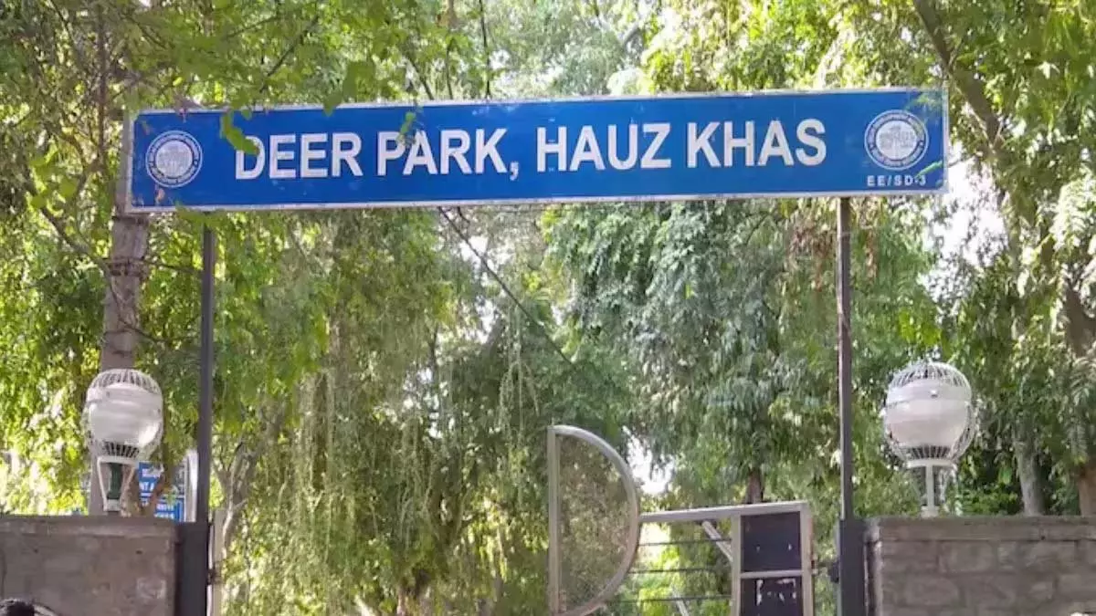 पार्क में पेड़ से लटका मिला युवक-युवती का शव, जांच में जुटी पुलिस पार्क में पेड़ से लटका मिला युवक-युवती का शव, जांच में जुटी पुलिस