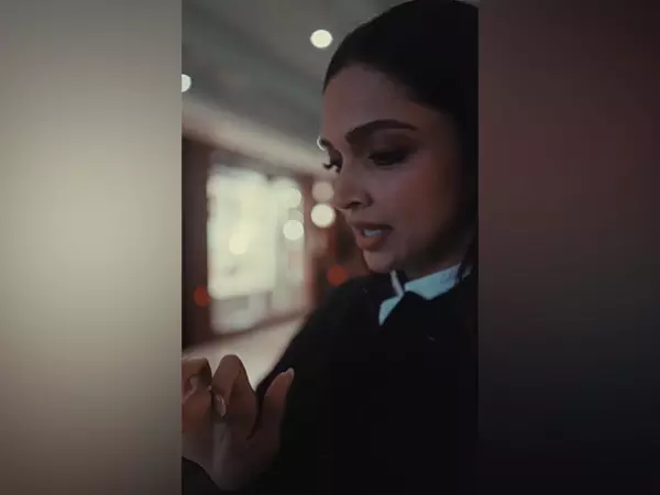 Deepika Padukone ने पेरिस फैशन वीक के दौरान अपनी फ्रेंच बोलने की कला का प्रदर्शन किया Deepika Padukone ने पेरिस फैशन वीक के दौरान अपनी फ्रेंच बोलने की कला का प्रदर्शन किया