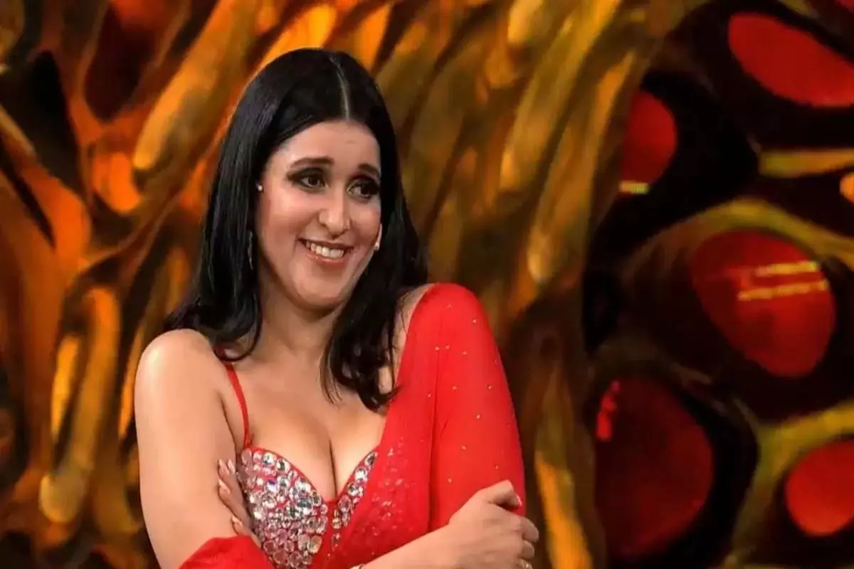 Mannara Chopra: लता मंगेशकर का गाना गाकर मनारा ने जीता दिल Mannara Chopra: लता मंगेशकर का गाना गाकर मनारा ने जीता दिल