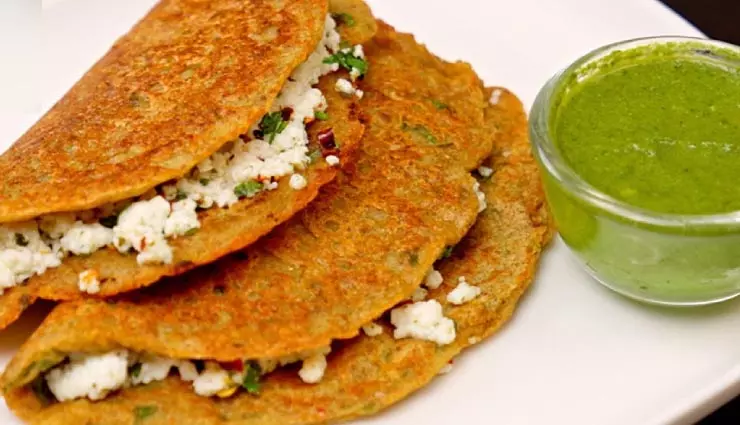 Paneer Cheela: सुबह की शुरुआत इस स्वादिष्ट डिश से करें Paneer Cheela: सुबह की शुरुआत इस स्वादिष्ट डिश से करें