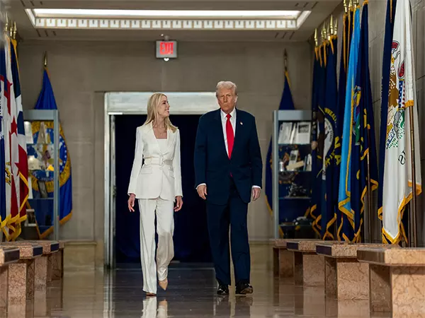 Trump ने अटॉर्नी जनरल को उन वकीलों और फर्मों के आचरण की समीक्षा करने का आदेश दिया Trump ने अटॉर्नी जनरल को उन वकीलों और फर्मों के आचरण की समीक्षा करने का आदेश दिया