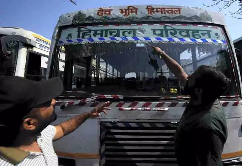 5 और बसों पर हमला, Himachal पंजाब के 600 रूटों पर फिर से विचार कर सकता 5 और बसों पर हमला, Himachal पंजाब के 600 रूटों पर फिर से विचार कर सकता