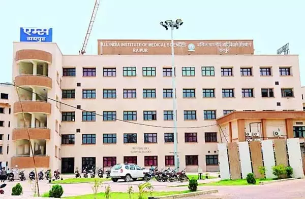 एम्स रायपुर में ये क्या हो रहा?, PM मोदी से शिकायत! एम्स रायपुर में ये क्या हो रहा?, PM मोदी से शिकायत!