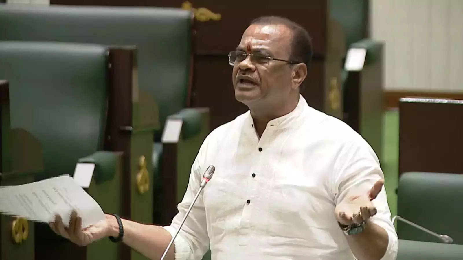 वेमुला की धार्मिक मान्यताओं पर कोमाटीरेड्डी की टिप्पणी के विरोध में BRS ने वॉकआउट किया वेमुला की धार्मिक मान्यताओं पर कोमाटीरेड्डी की टिप्पणी के विरोध में BRS ने वॉकआउट किया