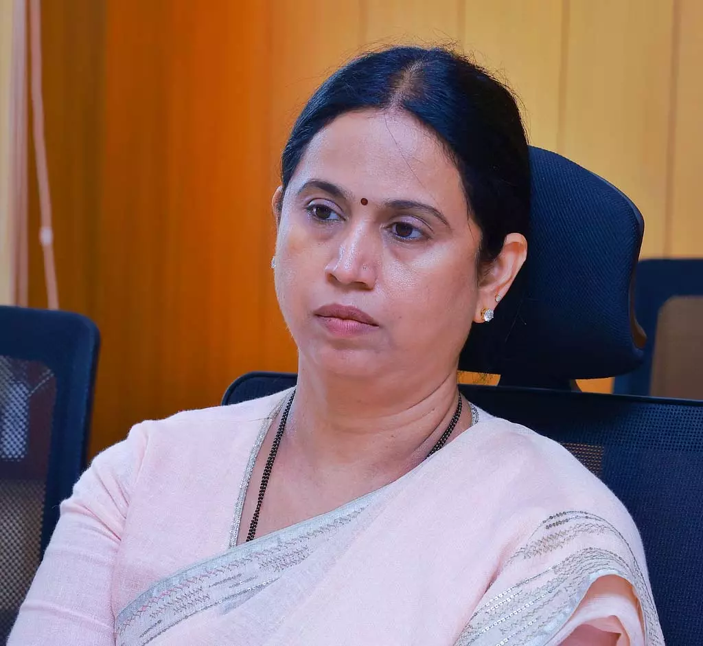 31 मार्च के बाद पैसे की दो किस्तें जारी की जाएंगी; Lakshmi Hebbalkar 31 मार्च के बाद पैसे की दो किस्तें जारी की जाएंगी; Lakshmi Hebbalkar