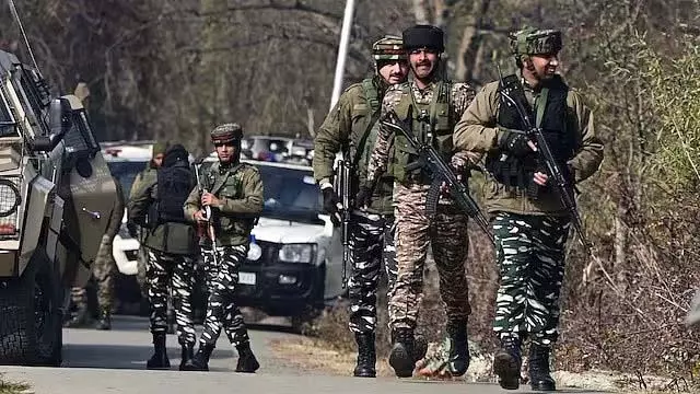 J&K: डोडा जिले में आतंकवादियों का ठिकाना मिला, हथियार बरामद J&K: डोडा जिले में आतंकवादियों का ठिकाना मिला, हथियार बरामद