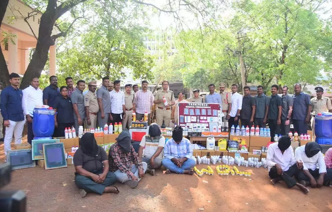 Hanamkonda में कार्रवाई से नकली कीटनाशक गिरोह का पर्दाफाश हुआ Hanamkonda में कार्रवाई से नकली कीटनाशक गिरोह का पर्दाफाश हुआ