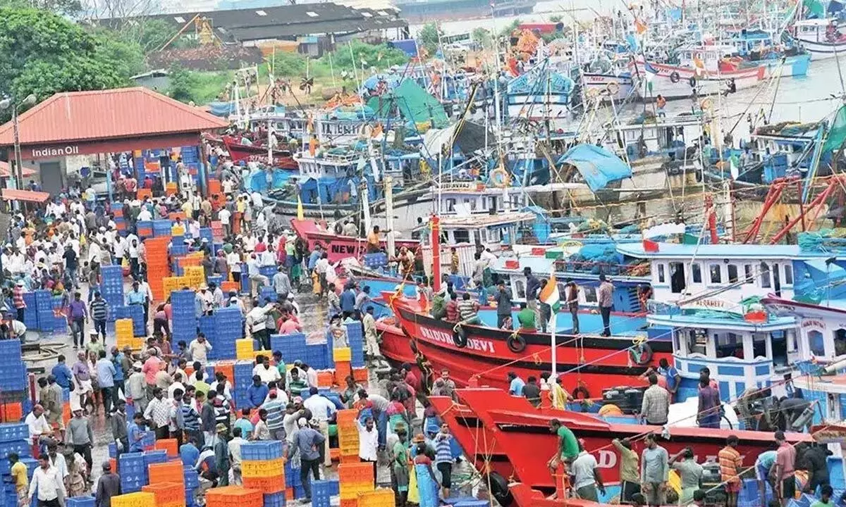 Karnataka: जाति विवाद को लेकर मछुआरों ने मालपे बंदरगाह पर किया प्रदर्शन Karnataka: जाति विवाद को लेकर मछुआरों ने मालपे बंदरगाह पर किया प्रदर्शन