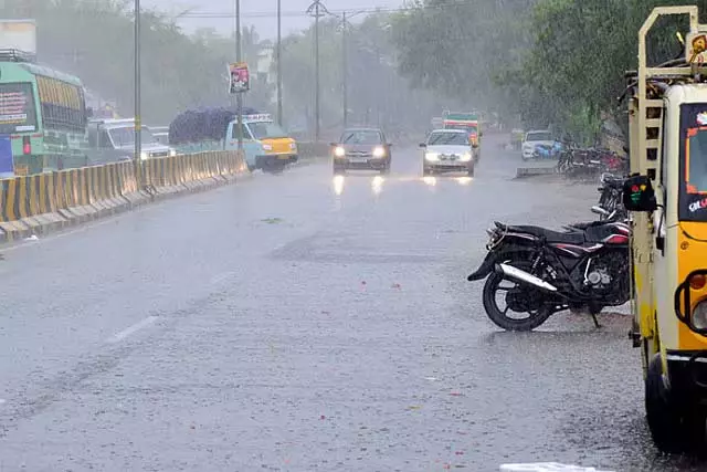 नीलगिरी और कोयंबटूर समेत 8 जिलों में आज भारी बारिश की संभावना नीलगिरी और कोयंबटूर समेत 8 जिलों में आज भारी बारिश की संभावना