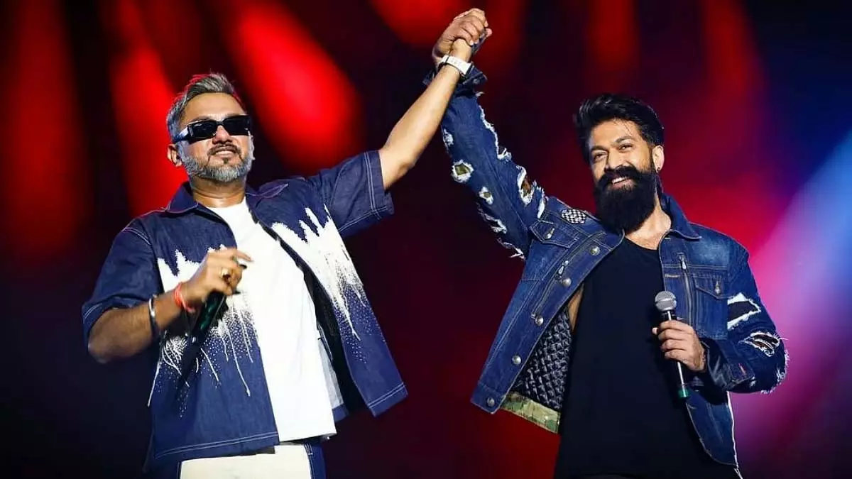 यश ने यो यो हनी सिंह बैंगलोर कॉन्सर्ट में प्रशंसकों को आश्चर्यचकित किया, VIDEO यश ने यो यो हनी सिंह बैंगलोर कॉन्सर्ट में प्रशंसकों को आश्चर्यचकित किया, VIDEO