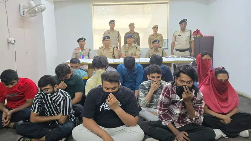 Haryana : पुलिस ने कनाडाई नागरिकों को ठगने वाले फर्जी कॉल सेंटर का भंडाफोड़ किया 13 गिरफ्तार Haryana : पुलिस ने कनाडाई नागरिकों को ठगने वाले फर्जी कॉल सेंटर का भंडाफोड़ किया 13 गिरफ्तार