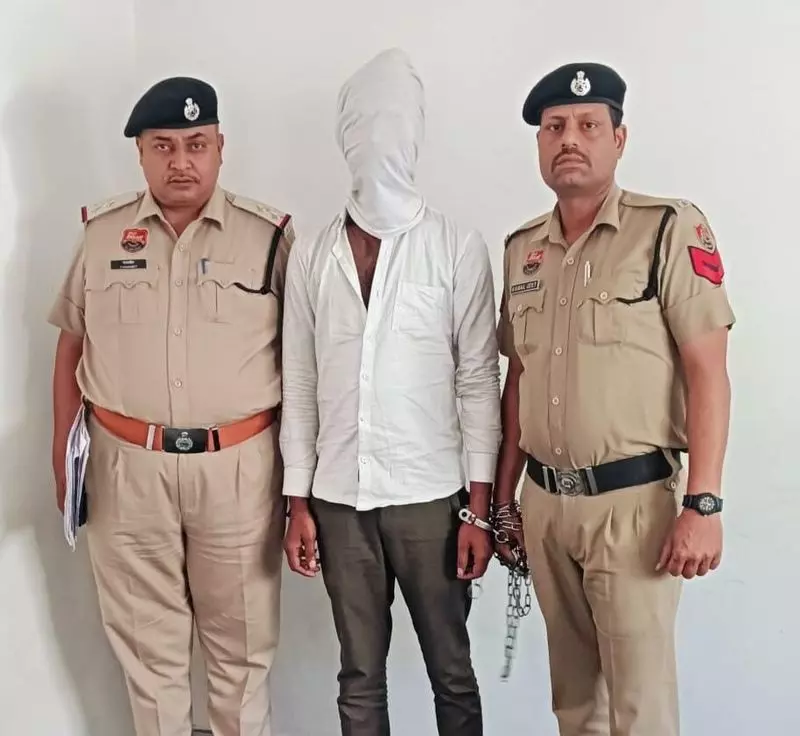 Gurugram : होली पर घर जाने को लेकर हुए झगड़े के बाद पति ने पत्नी का गला घोंटकर हत्या की गिरफ्तार Gurugram : होली पर घर जाने को लेकर हुए झगड़े के बाद पति ने पत्नी का गला घोंटकर हत्या की गिरफ्तार