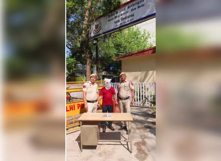 पुलिस ने शातिर चोर को पकड़ा, देसी पिस्तौल और जिंदा कारतूस बरामद पुलिस ने शातिर चोर को पकड़ा, देसी पिस्तौल और जिंदा कारतूस बरामद