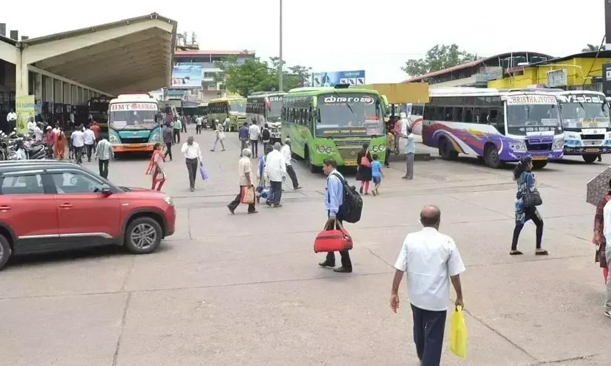 Karnataka: दक्षिण कन्नड़, उडुपी में कर्नाटक बंद का कोई असर नहीं दिख रहा है Karnataka: दक्षिण कन्नड़, उडुपी में कर्नाटक बंद का कोई असर नहीं दिख रहा है