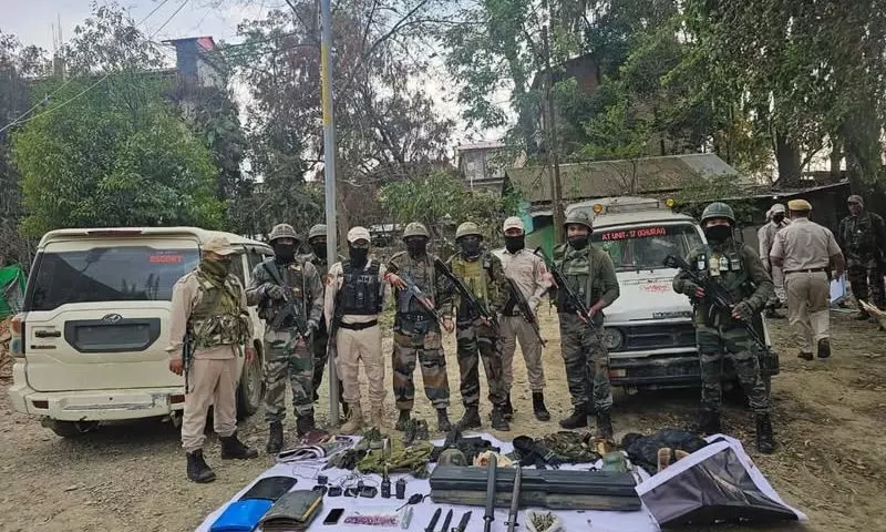 Manipur: झड़प में UNLF (पी) के 4 कार्यकर्ता घायल, अरमबाई टेंगोल कार्यालय से हथियार और ड्रग्स जब्त Manipur: झड़प में UNLF (पी) के 4 कार्यकर्ता घायल, अरमबाई टेंगोल कार्यालय से हथियार और ड्रग्स जब्त