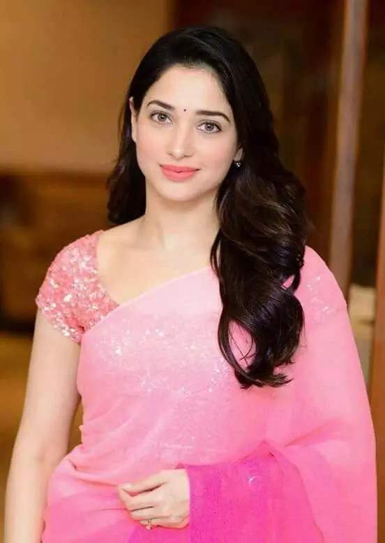 Tamanna Bhatia : पिंक साड़ी में कमाल लग रही तमन्ना Tamanna Bhatia : पिंक साड़ी में कमाल लग रही तमन्ना
