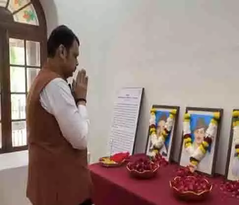 Devendra Fadnavis ने शहीद दिवस पर भगत सिंह, राजगुरु और सुखदेव को पुष्पांजलि अर्पित की Devendra Fadnavis ने शहीद दिवस पर भगत सिंह, राजगुरु और सुखदेव को पुष्पांजलि अर्पित की