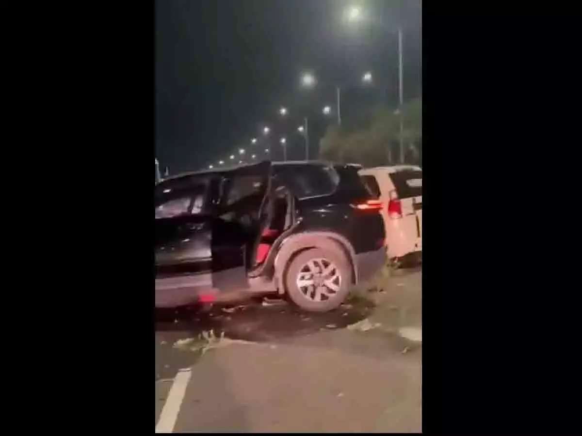 Outer Ring Road पर दुर्घटना में एक की मौत, चार घायल Outer Ring Road पर दुर्घटना में एक की मौत, चार घायल