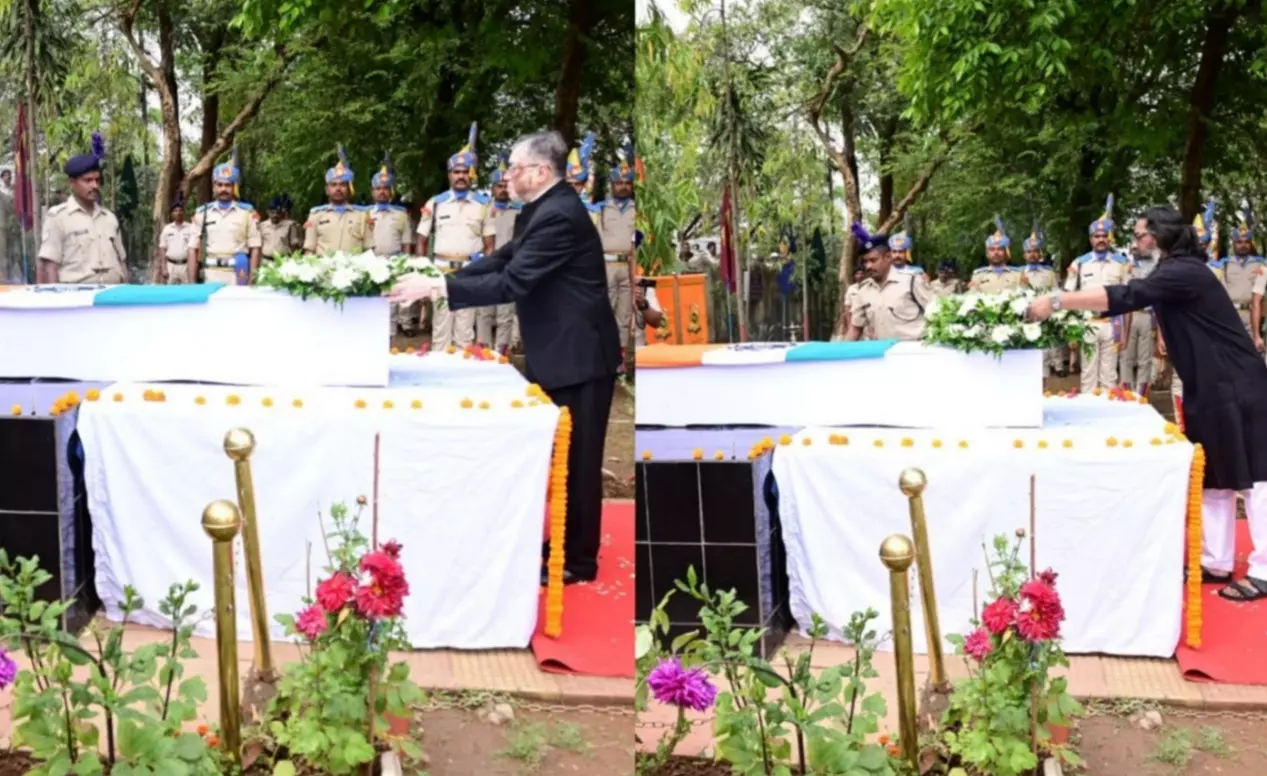 Chaibasa में IED ब्लास्ट में शहीद SI को राज्यपाल और सीएम ने दी श्रद्धांजलि Chaibasa में IED ब्लास्ट में शहीद SI को राज्यपाल और सीएम ने दी श्रद्धांजलि