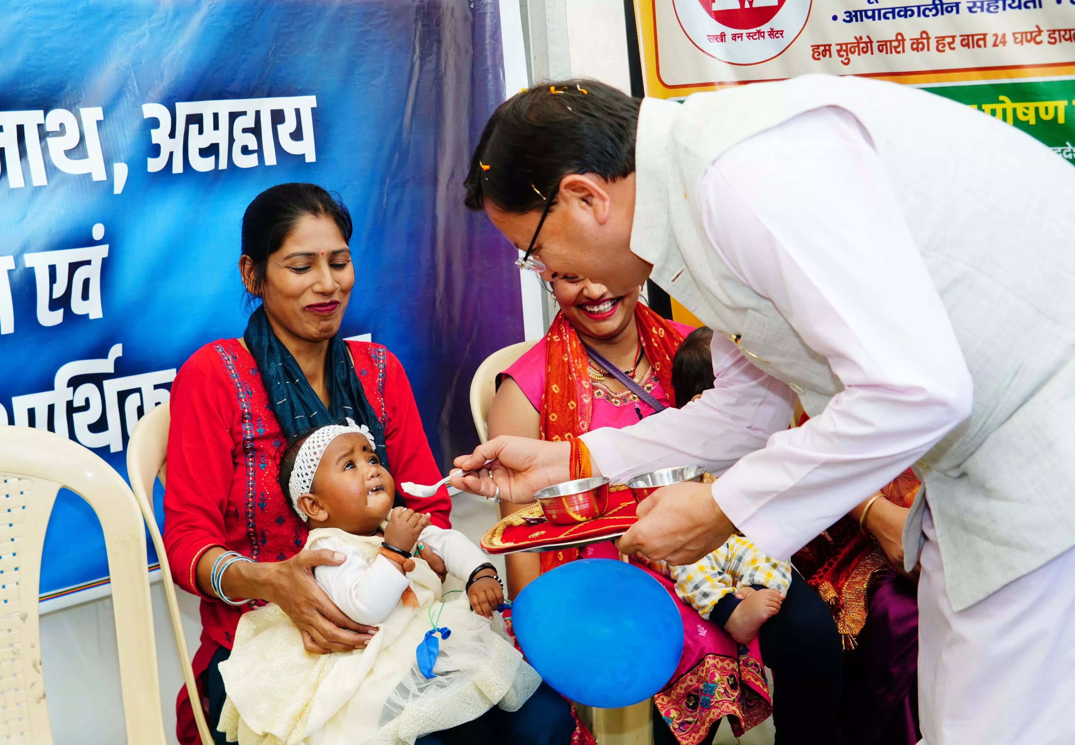 तीन साल के जश्न से निकलीं रोजगार की तीन गारंटी तीन साल के जश्न से निकलीं रोजगार की तीन गारंटी