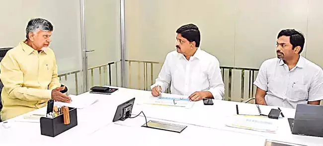 CM Chandrababu: केंद्र से सभी बकाया धनराशि प्राप्त करें CM Chandrababu: केंद्र से सभी बकाया धनराशि प्राप्त करें