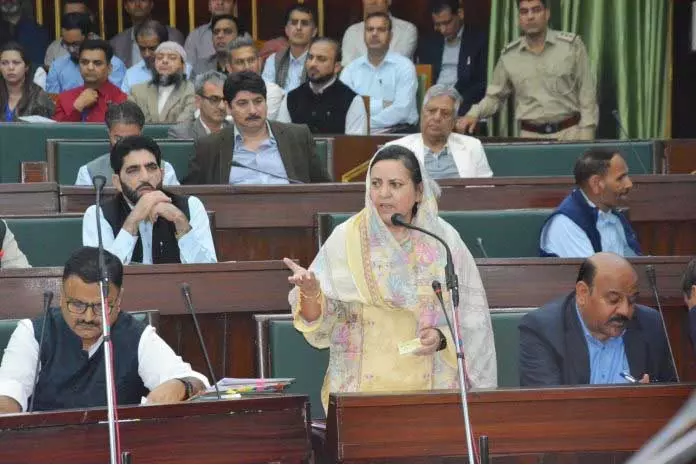 सकीना इटू ने Anantnag अग्निकांड राहत प्रयासों के बारे में सदन को जानकारी दी सकीना इटू ने Anantnag अग्निकांड राहत प्रयासों के बारे में सदन को जानकारी दी
