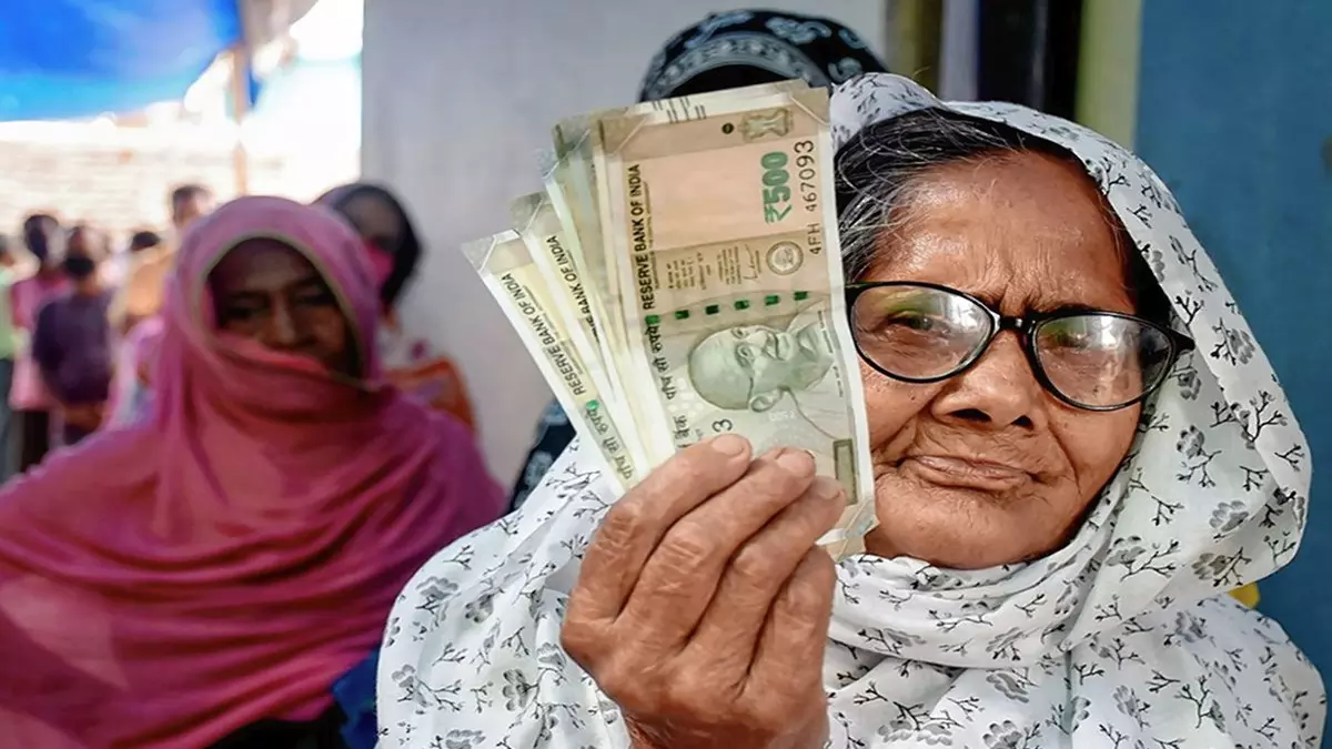 Kerala: सरकार जारी करेगी कल्याणकारी पेंशन की नई किस्त, गुरुवार से मिलेंगे ₹1600 Kerala: सरकार जारी करेगी कल्याणकारी पेंशन की नई किस्त, गुरुवार से मिलेंगे ₹1600