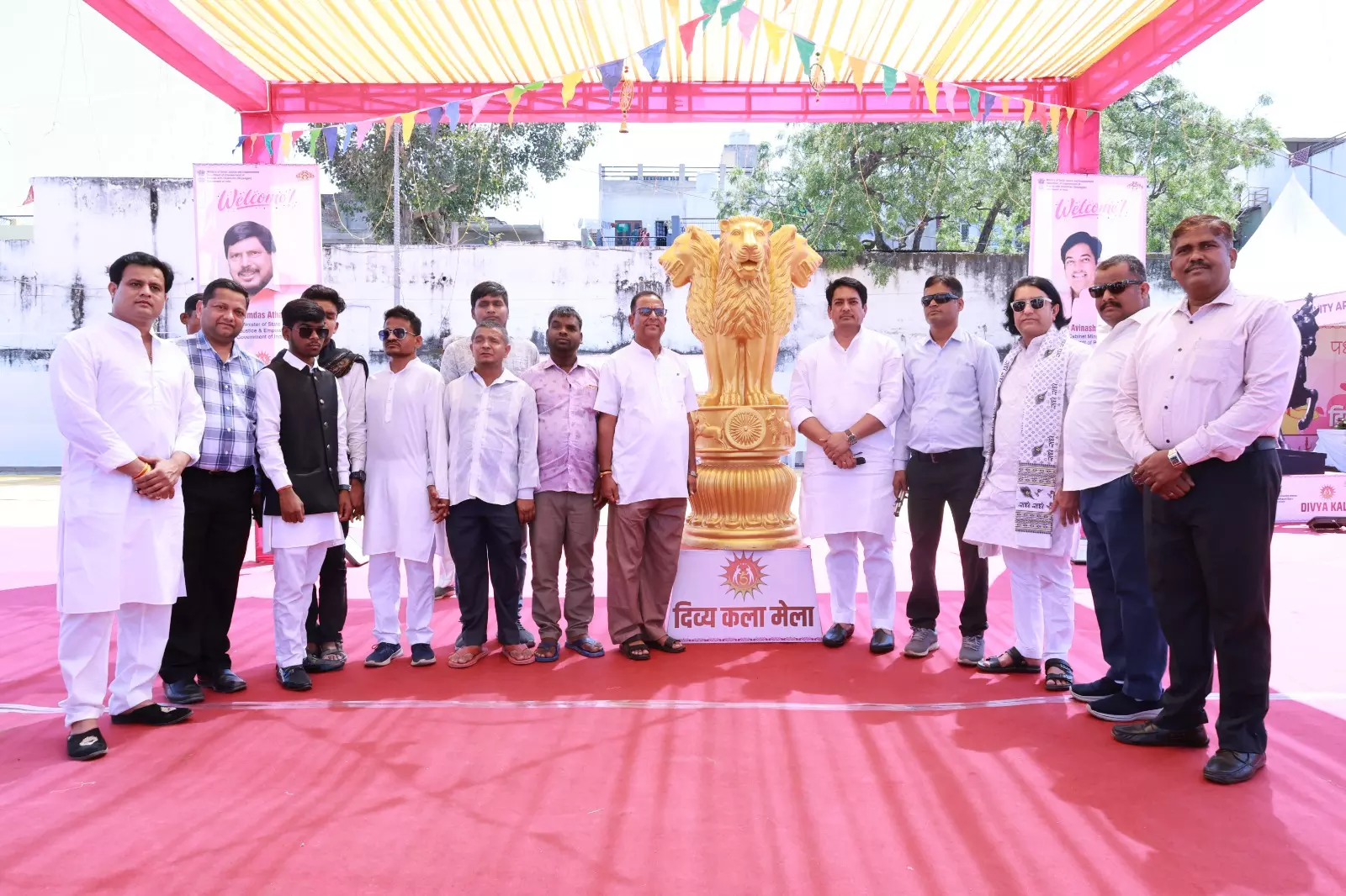 Udaipur: सामाजिक न्याय एवं अधिकारिता मंत्री ने किया दिव्य कला मेले का अवलोकन Udaipur: सामाजिक न्याय एवं अधिकारिता मंत्री ने किया दिव्य कला मेले का अवलोकन