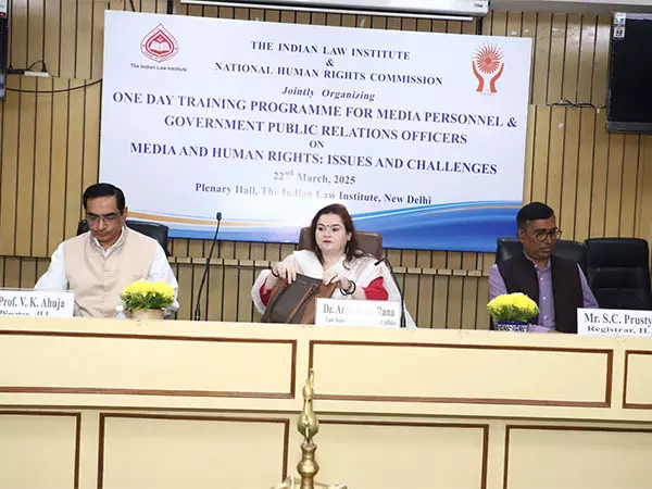 भारतीय विधि संस्थान, NHRC ने मीडिया और सरकारी जनसंपर्क अधिकारियों के लिए आयोजन किया एक दिवसीय सेमिनार भारतीय विधि संस्थान, NHRC ने मीडिया और सरकारी जनसंपर्क अधिकारियों के लिए आयोजन किया एक दिवसीय सेमिनार
