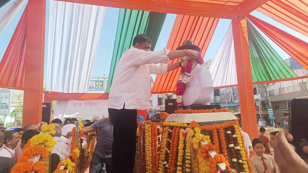 Jaipur: शहीद दिवस पर शहीद भगत सिंह की प्रतिमा पर माल्यार्पण कर भावपूर्ण श्रद्धांजलि दी Jaipur: शहीद दिवस पर शहीद भगत सिंह की प्रतिमा पर माल्यार्पण कर भावपूर्ण श्रद्धांजलि दी