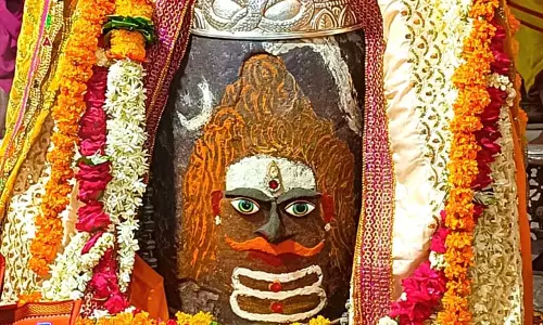 Ujjain : महाकाल की भस्म आरती में दिव्य स्वरूप Ujjain : महाकाल की भस्म आरती में दिव्य स्वरूप